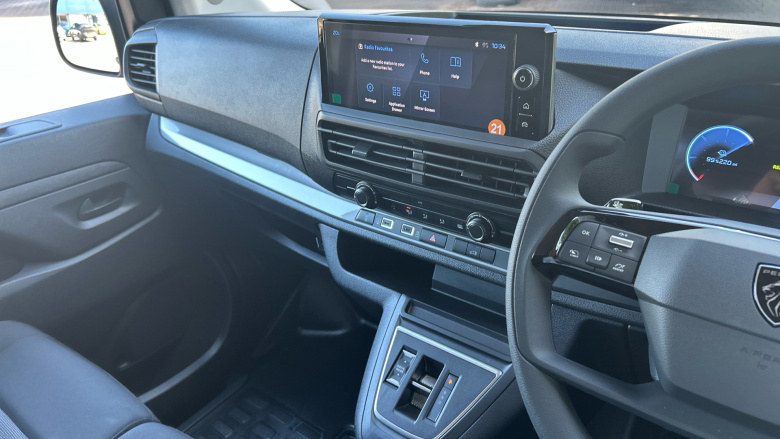 Peugeot Expert E-L2 100kW 75kWh Professional Van Auto